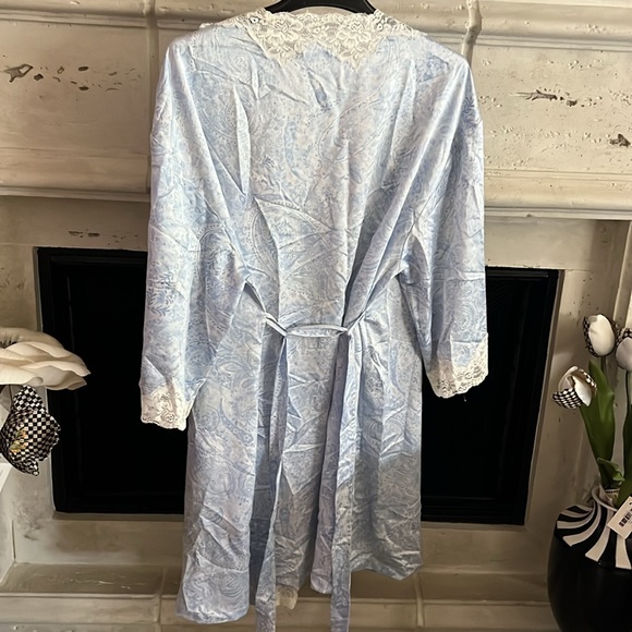Lauren Ralph Lauren satin paisley robe - Picture 4 of 4